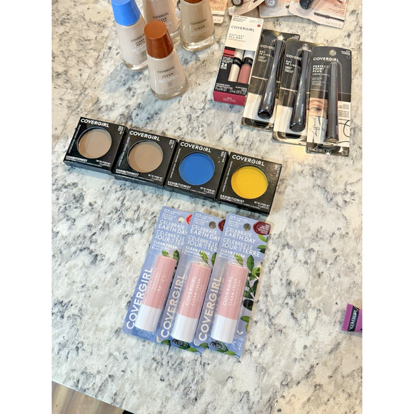 CoverGirl Makeup Lot 53 Pieces Mascara, Foundation, Primer, Concealer, Lip Color - Picture 5 of 9